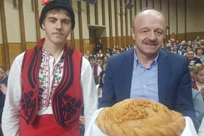 Неделното училище „Българче“ изнесе фолклорна програма за закриване на учебната година в гр. Татарбунар